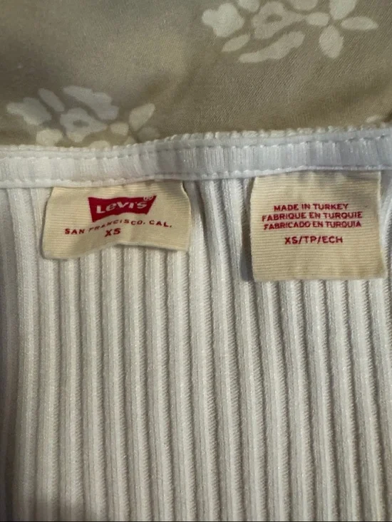 Levi's White Ribbed Button-Front Crop Top - Picture 3 of 6